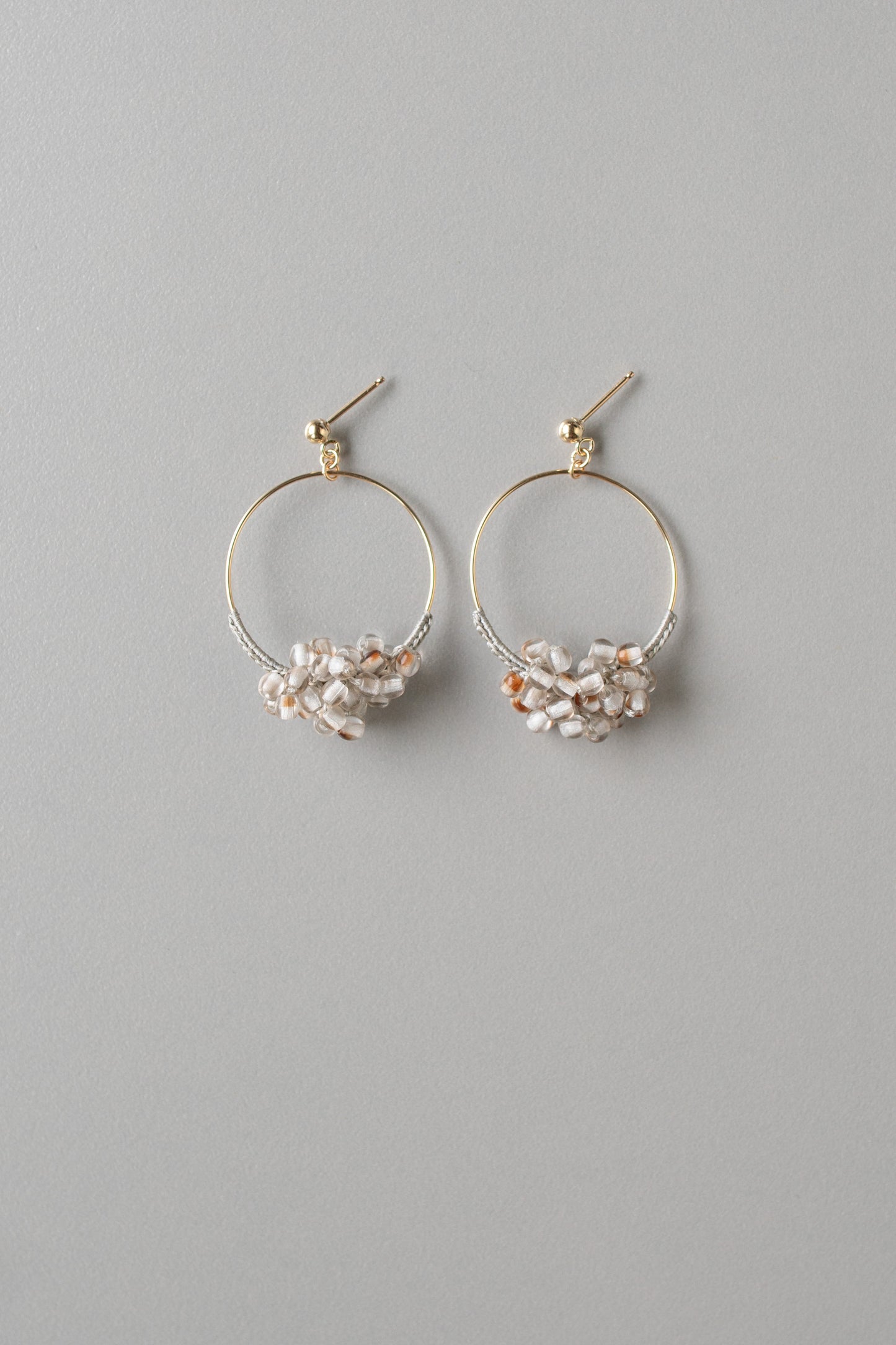 泡の耳飾り | 銀灰色