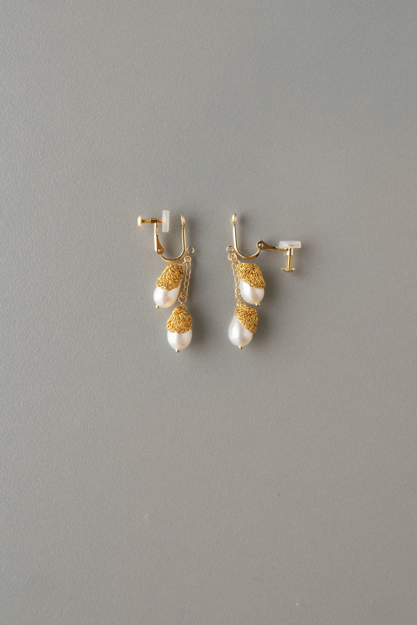 寄り添う雫パールの耳飾り | 手押し本金糸 K18YG