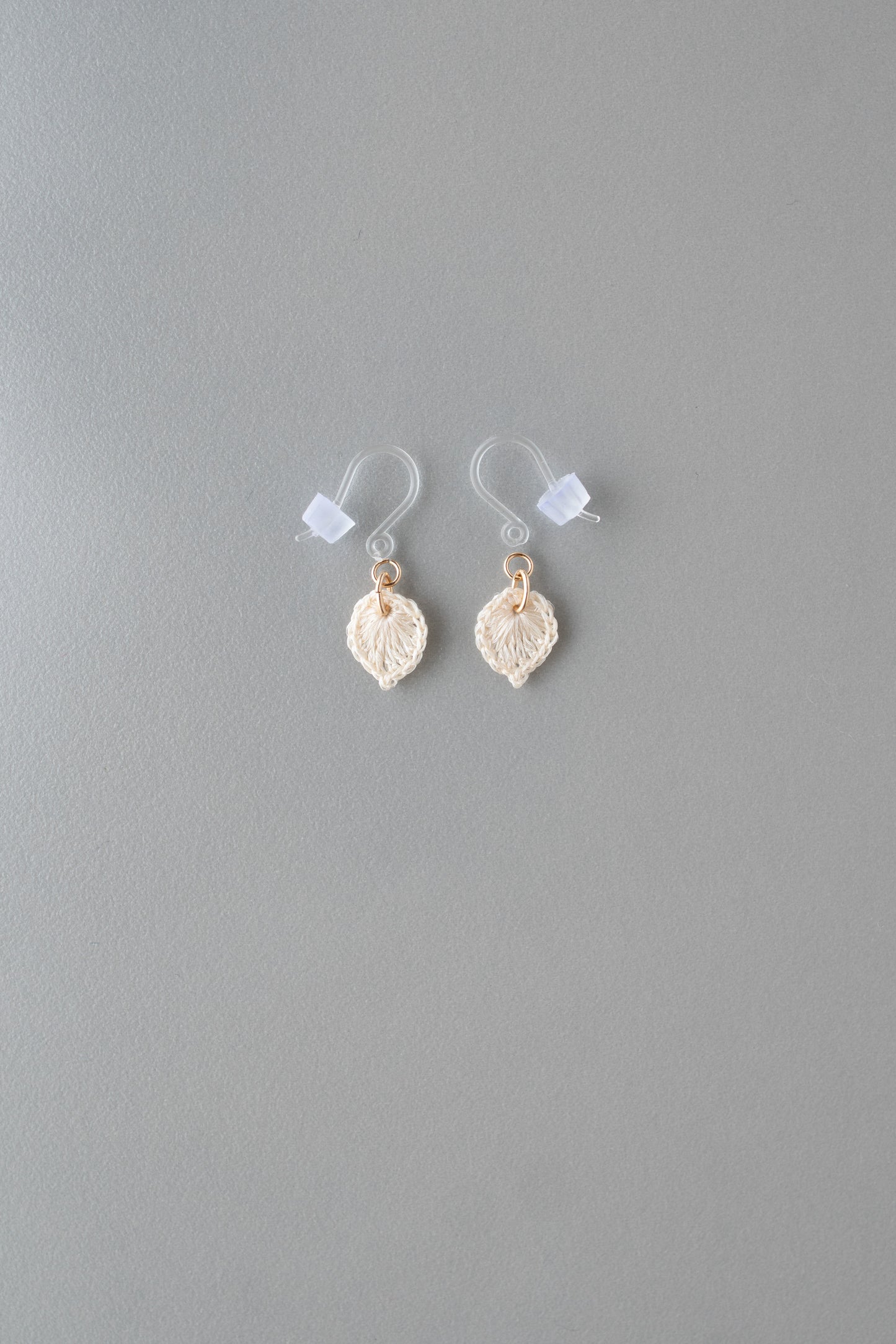 一葉の耳飾り | 生成り