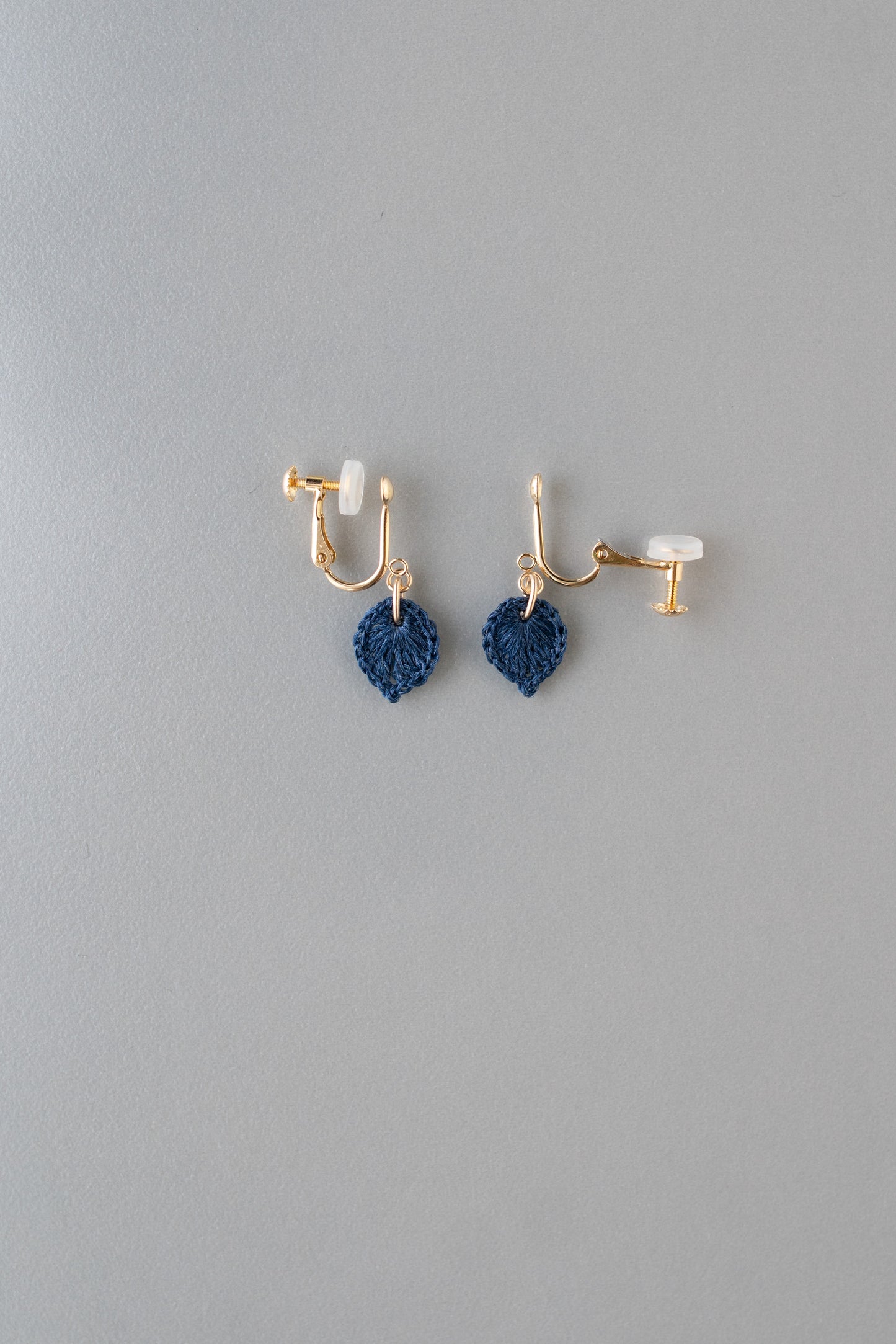 一葉の耳飾り | 藍