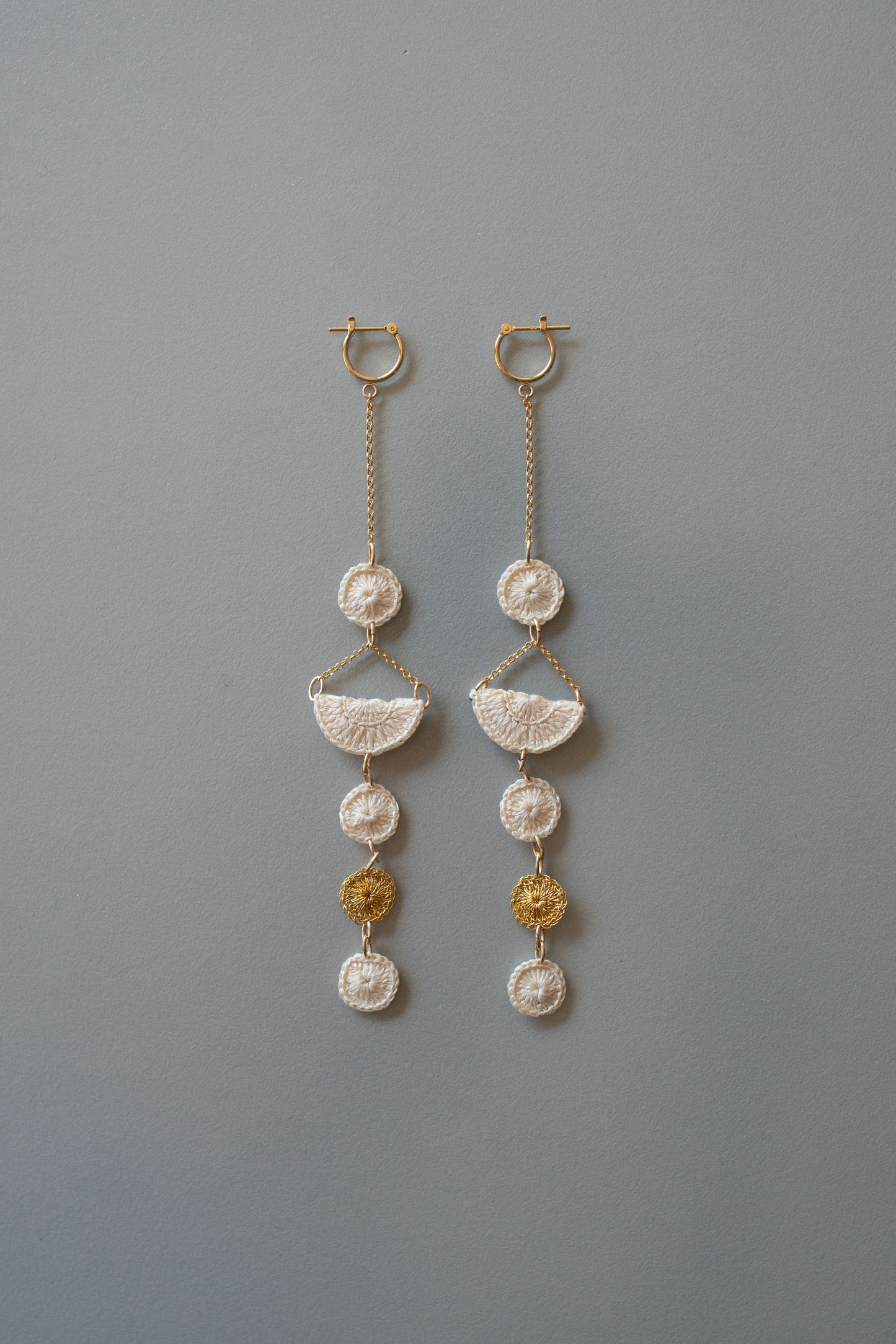 K ロング耳飾り | 生成り