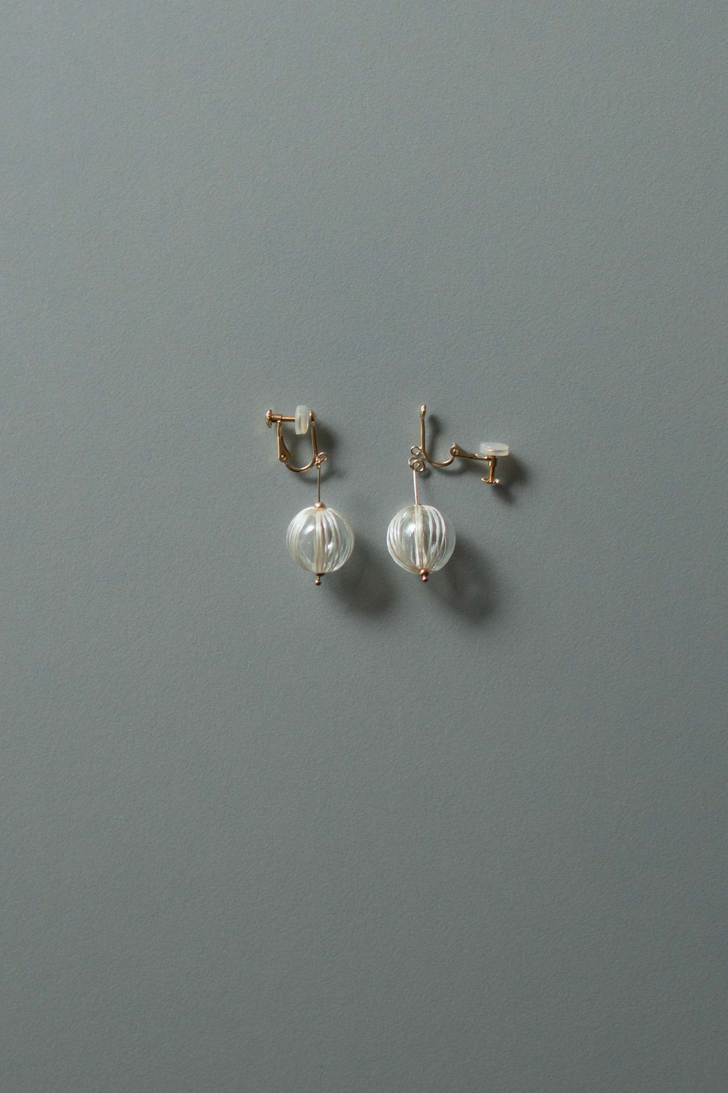 吹きガラス - 耳飾り | 生成り