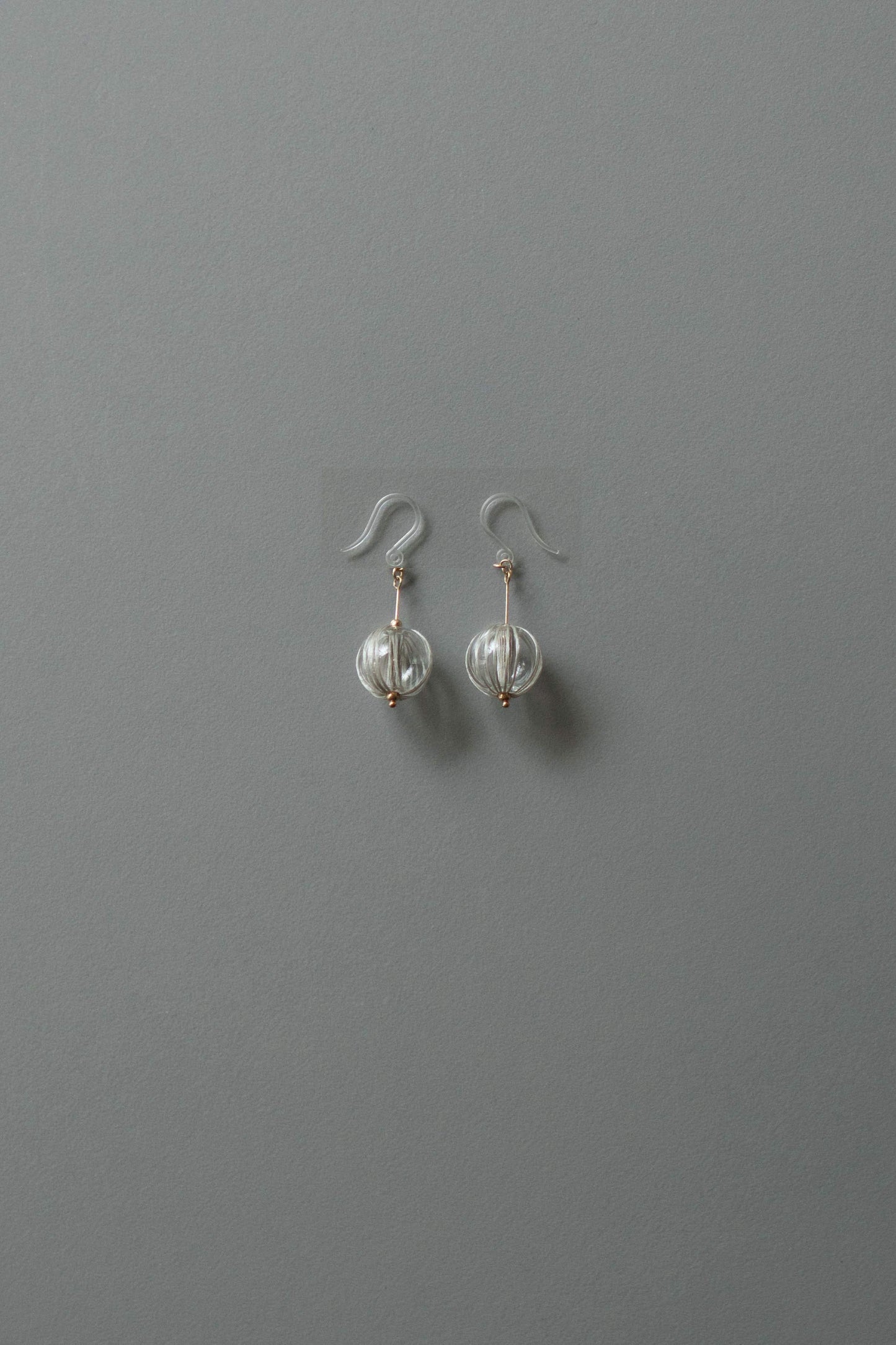 吹きガラス - 耳飾り | 銀灰色