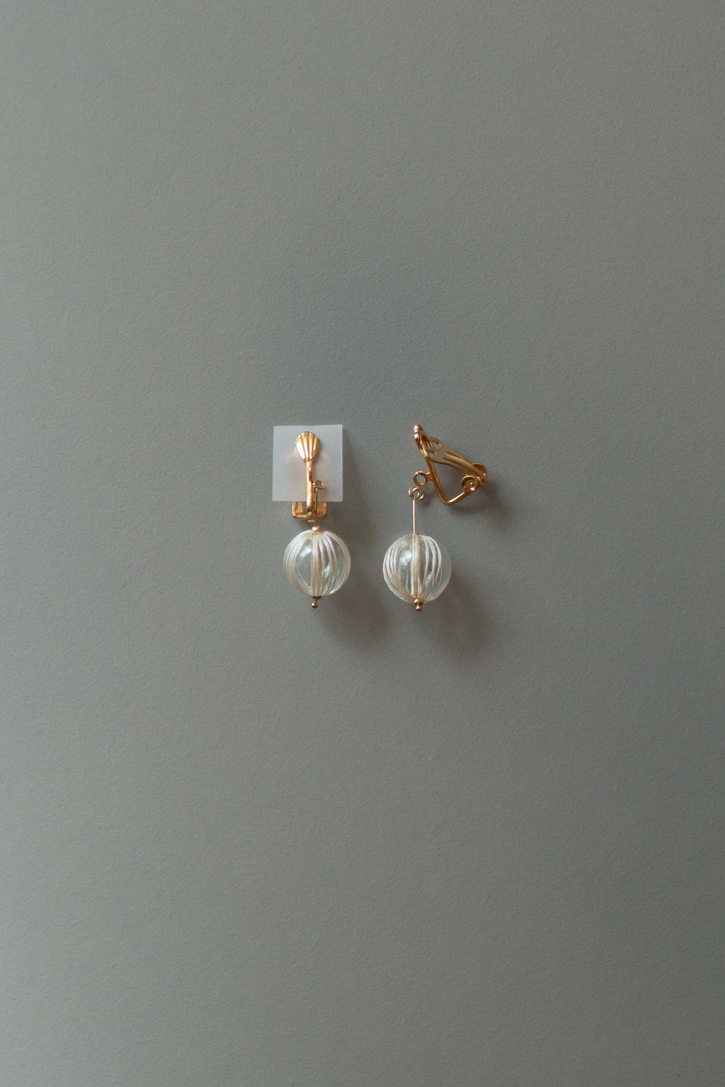 吹きガラス - 耳飾り | 生成り