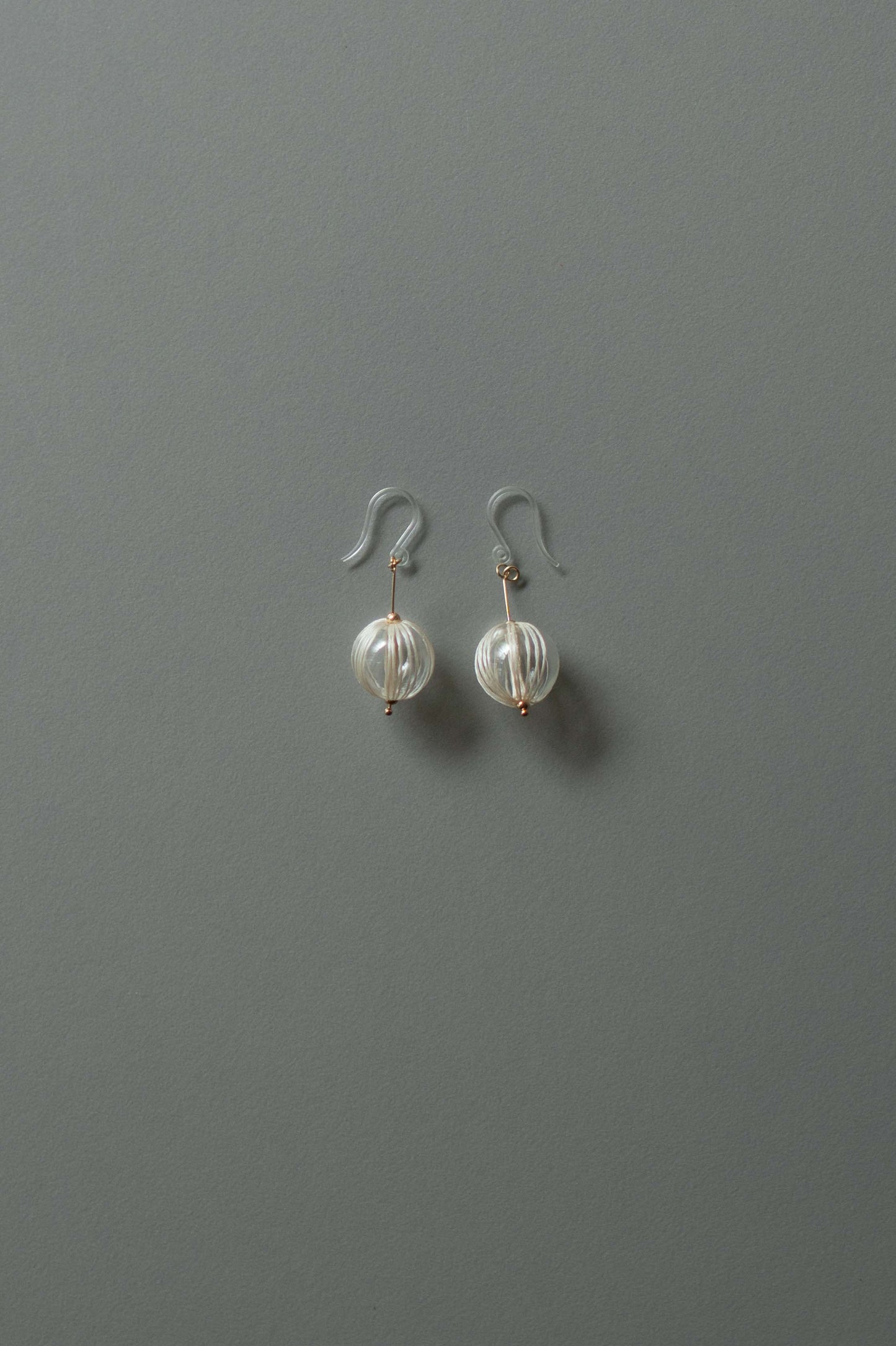 吹きガラス - 耳飾り | 生成り