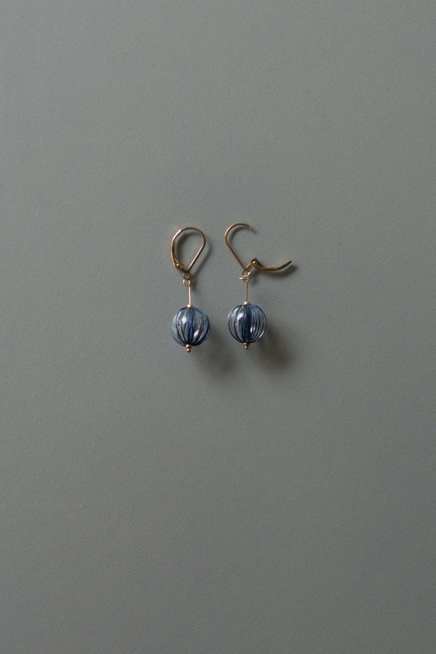 吹きガラス - 耳飾り | 藍