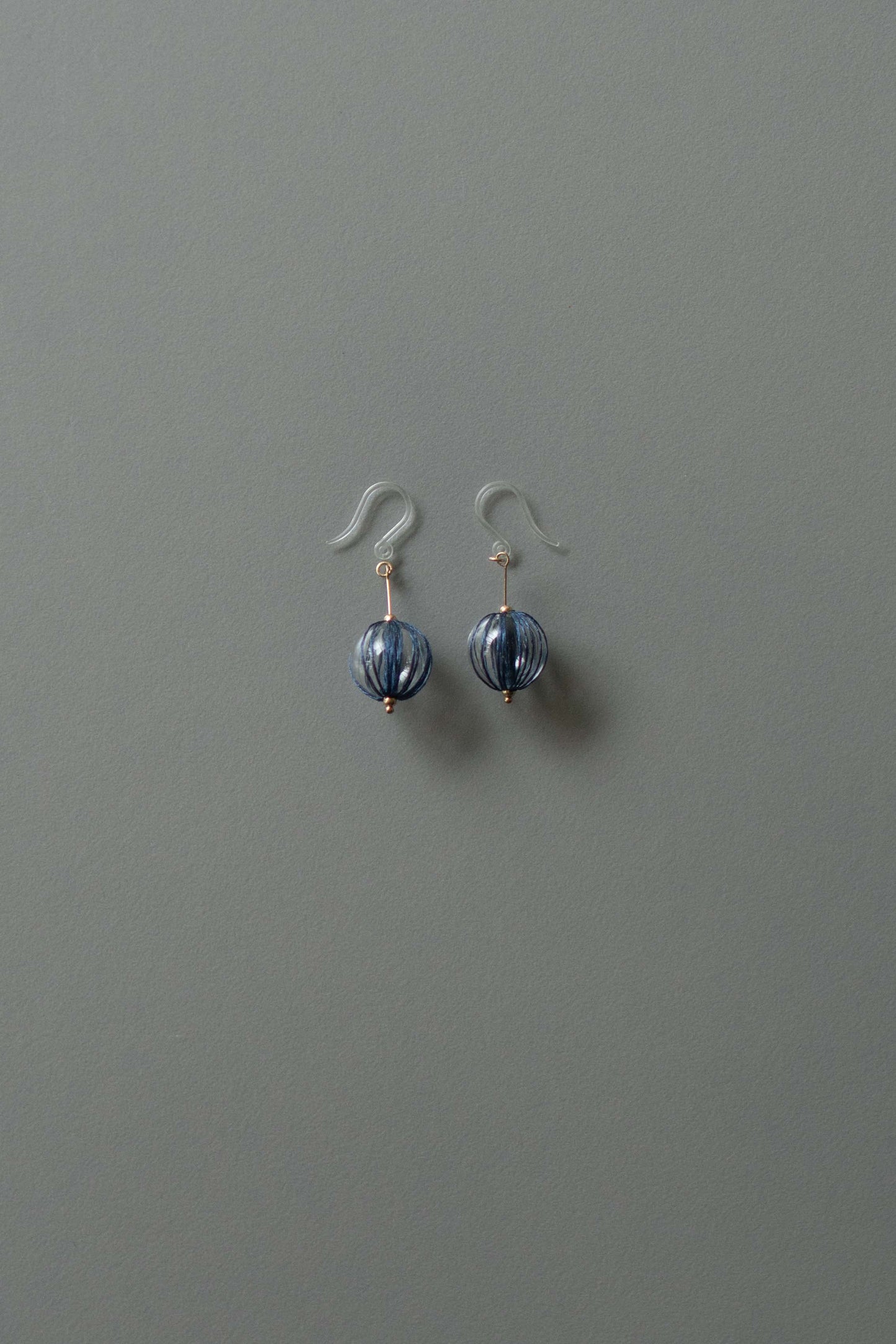 吹きガラス - 耳飾り | 藍