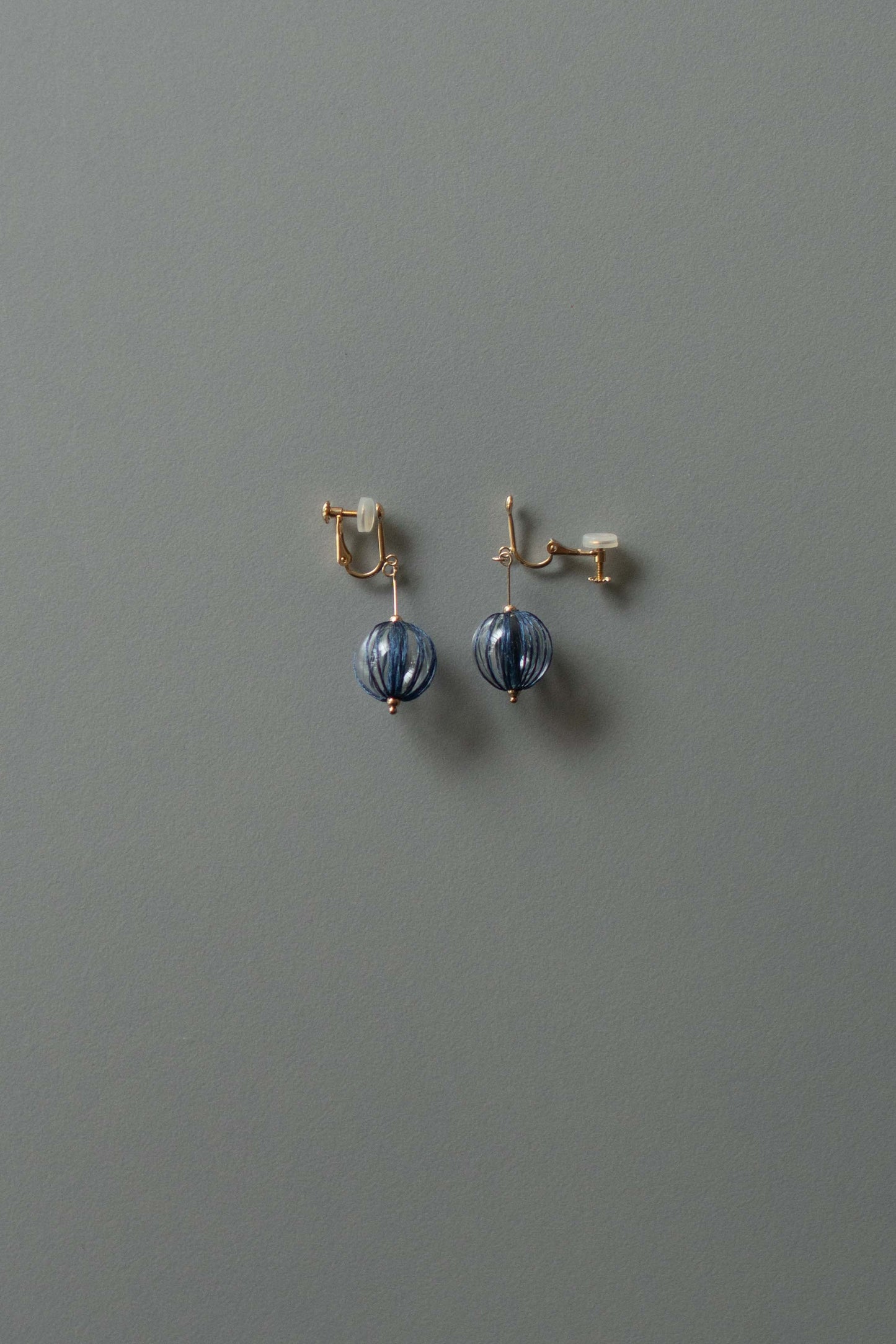 吹きガラス - 耳飾り | 藍