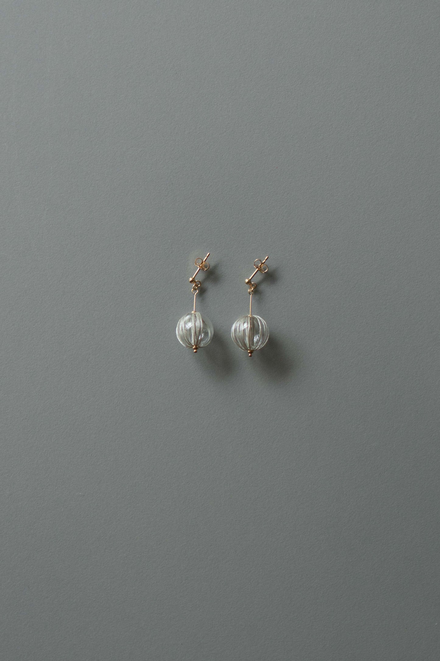 吹きガラス - 耳飾り | 銀灰色