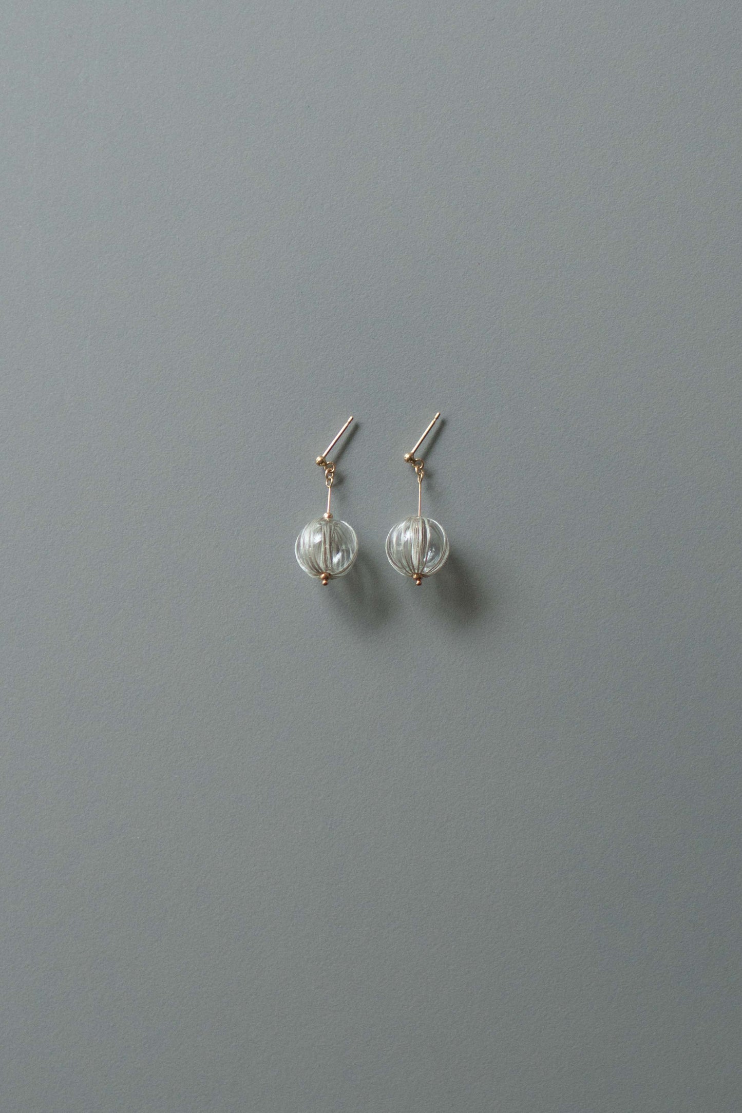 吹きガラス - 耳飾り | 銀灰色