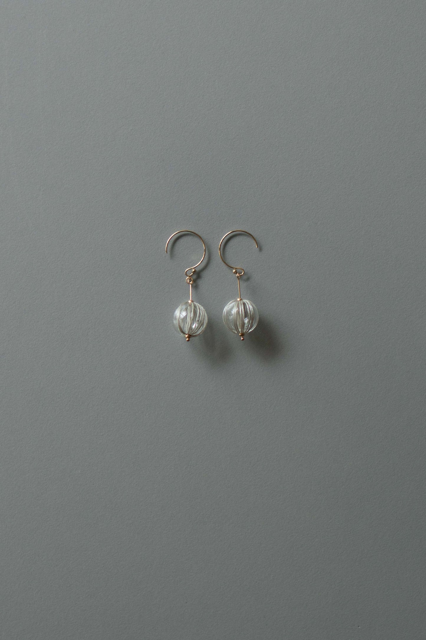 吹きガラス - 耳飾り | 銀灰色