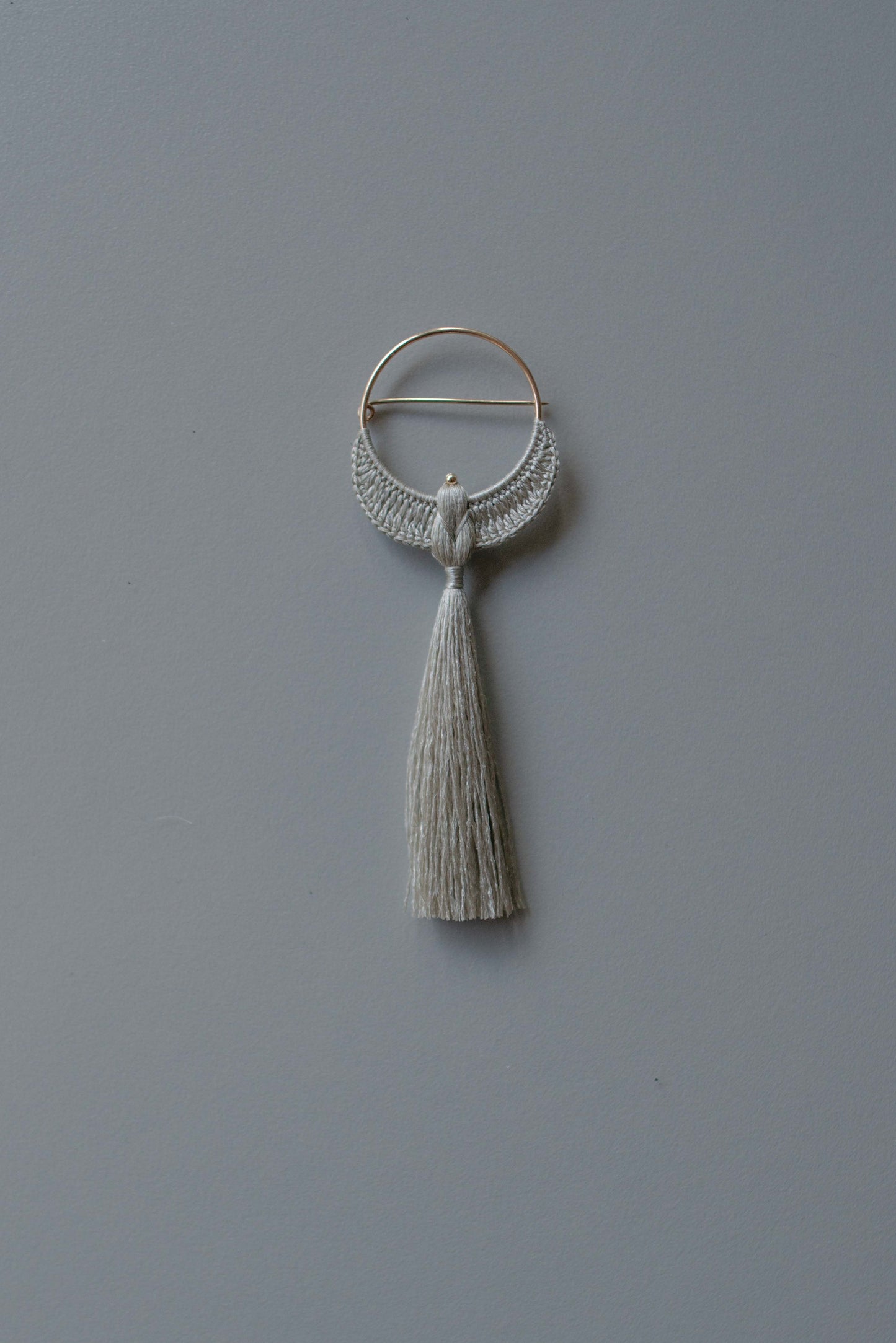 鳥のブローチ | 銀灰色