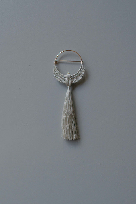 鳥のブローチ | 銀灰色