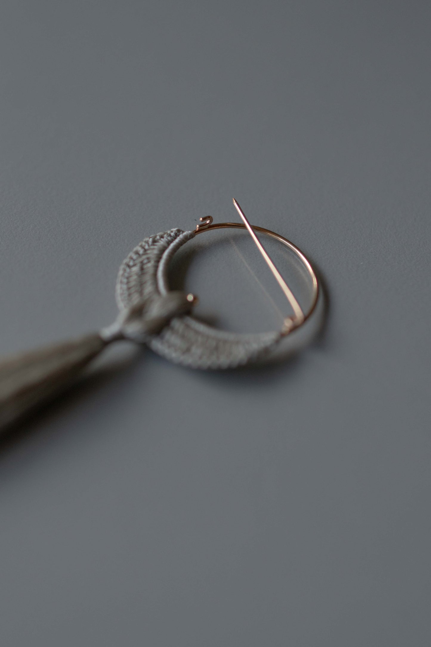 鳥のブローチ | 銀灰色