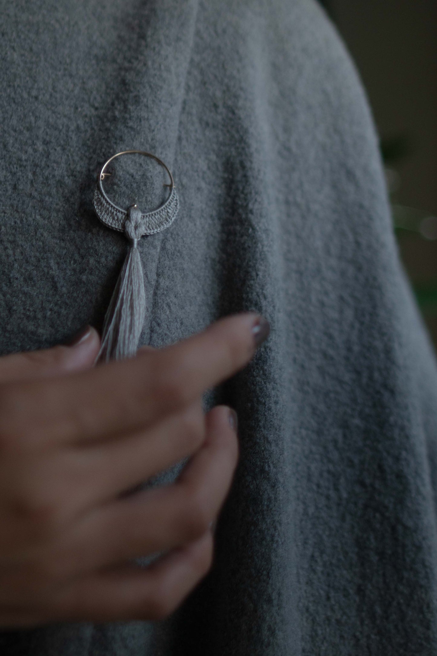 鳥のブローチ | 銀灰色