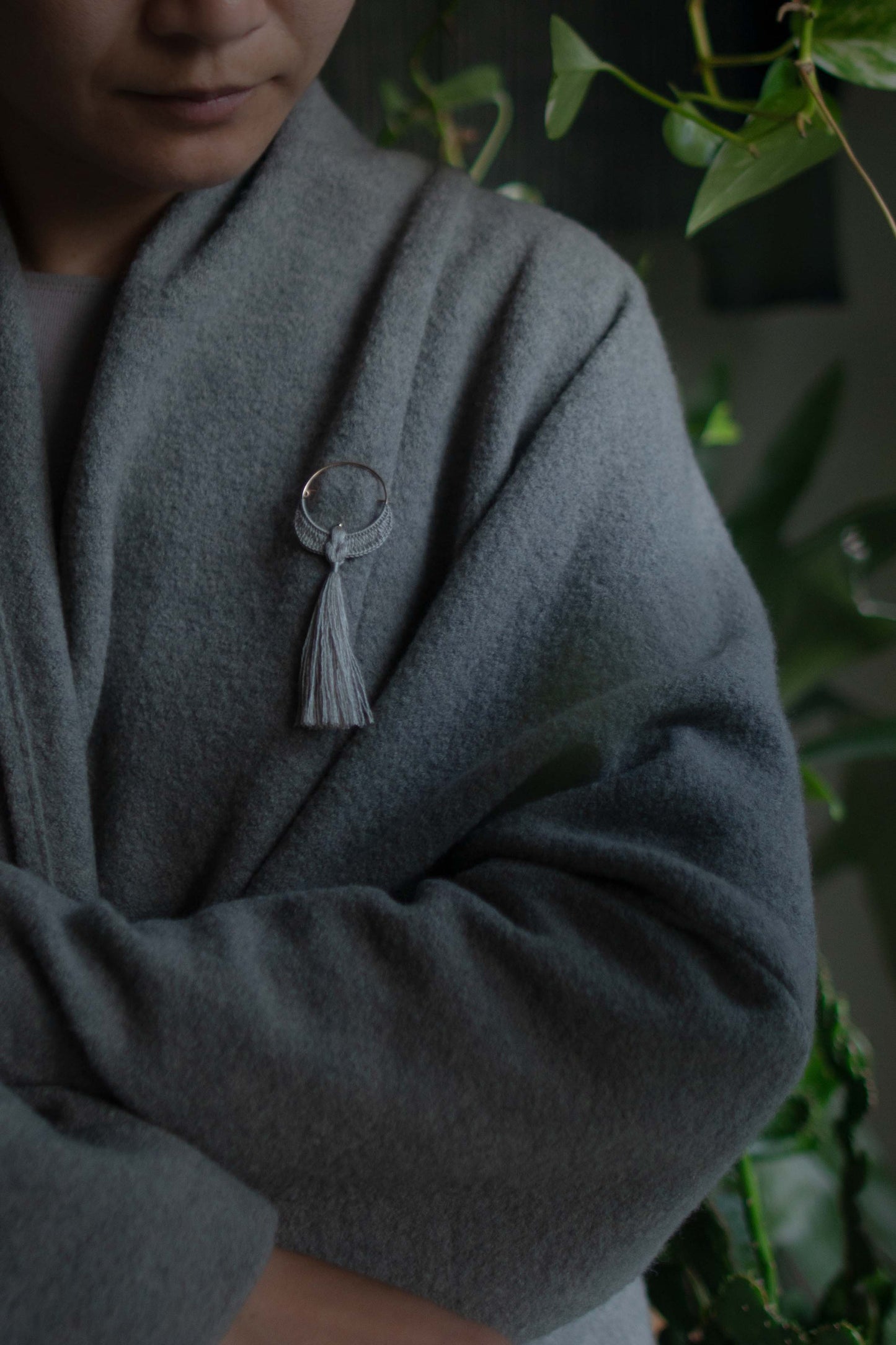 鳥のブローチ | 銀灰色